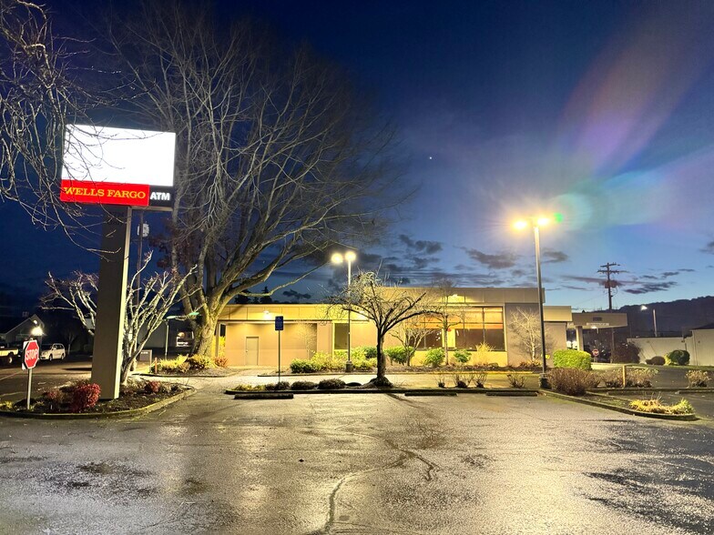 More Photos Of 200 Center Ave, Molalla Bank For Sale