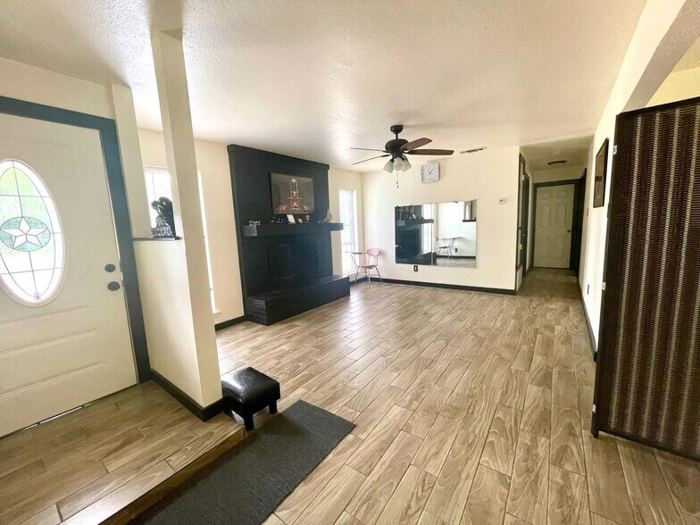 More Photos Of 2905 Blue Ridge Dr, Cedar Park Office Residential For Lease