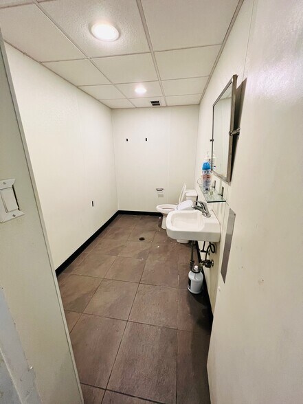 More Photos Of 183 S Broadway, Hicksville Office For Lease