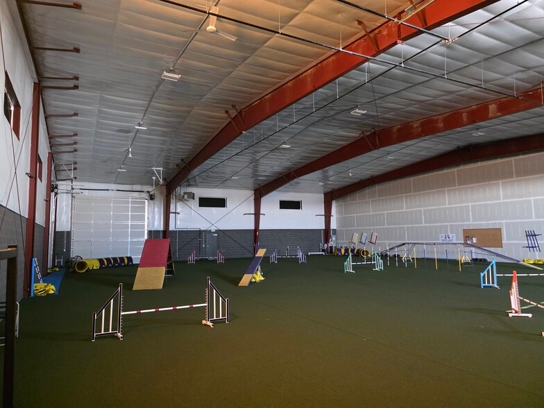 More Photos Of 2060 N Commercial Ave, Pasco Warehouse For Lease