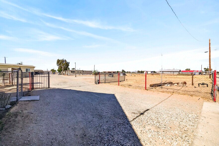 More Photos Of 11398 Bartlett Ave, Adelanto Contractor Storage Yard For Sale