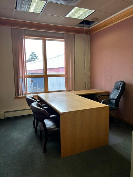 More Photos Of 320 N Courtland St, East Stroudsburg Freestanding For Lease