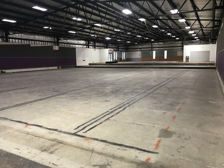 More Photos Of 450 S John Paul Rd, Milton Freestanding For Sale