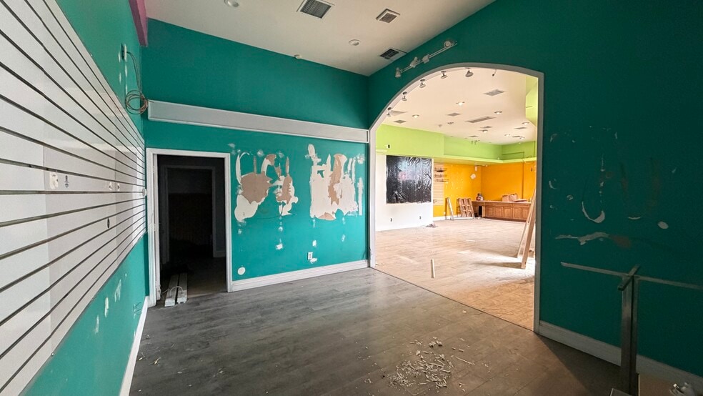 More Photos Of 5100-5102 Lankershim Blvd, North Hollywood Freestanding For Lease