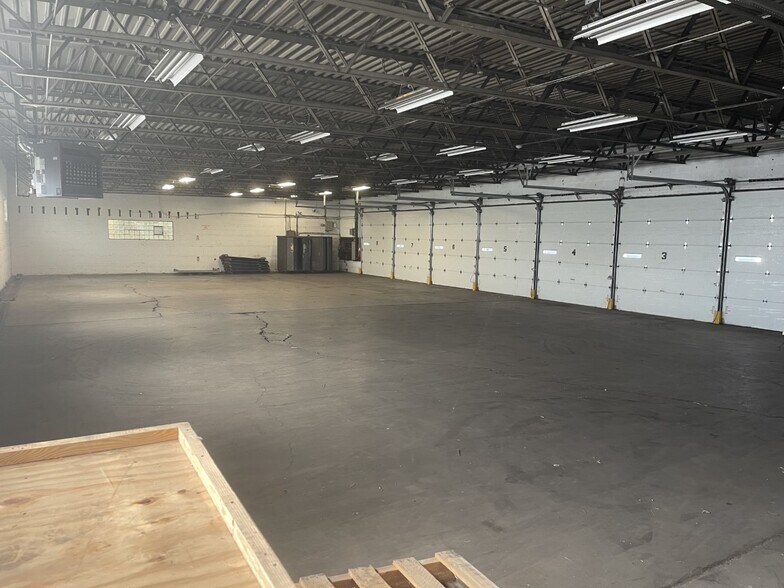 More Photos Of 6105 W Howard St, Niles Warehouse For Sale