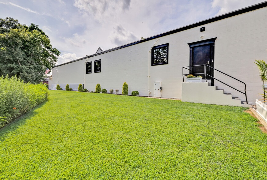 More Photos Of 300 Riverside Ave, Bristol Manufacturing For Sale
