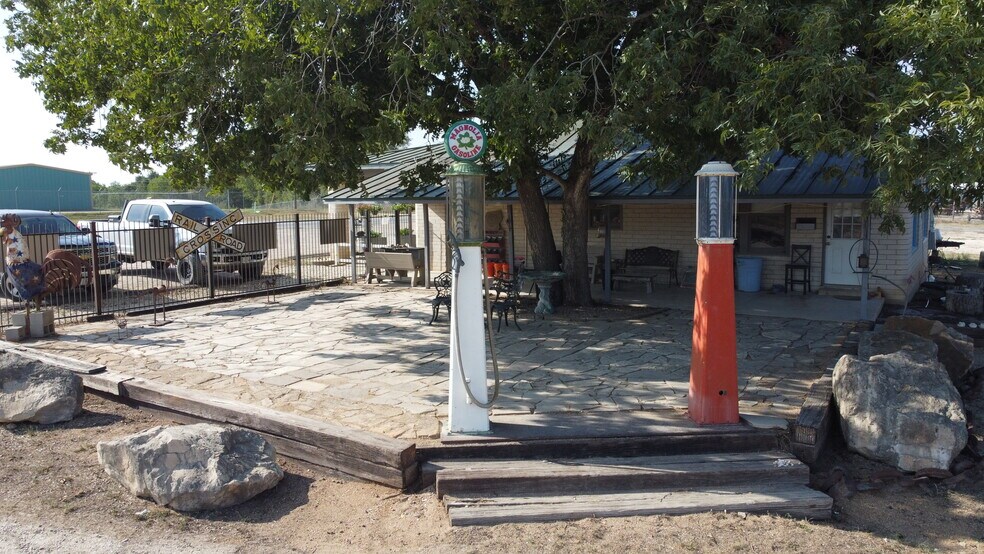 More Photos Of 1951 S Magnolia Ave, Luling Land For Sale