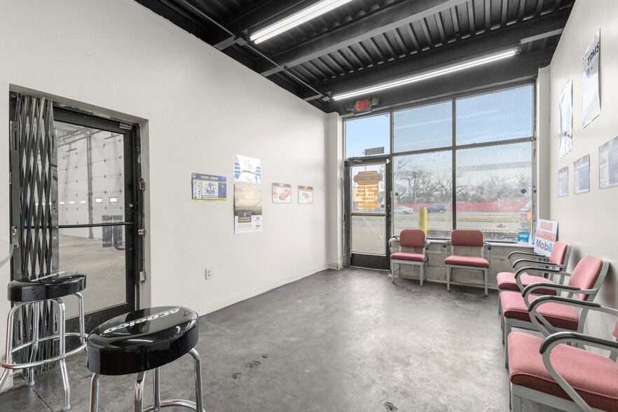 More Photos Of 14801-14835 Livernois Ave, Detroit Auto Repair For Sale