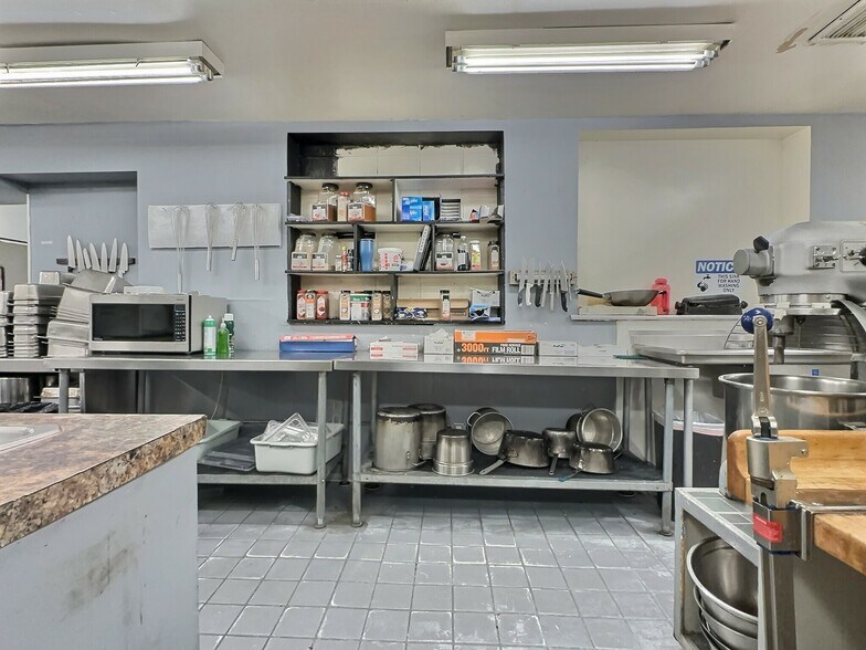 More Photos Of 203 E Cleveland St, Sundance Storefront Retail Office For Sale