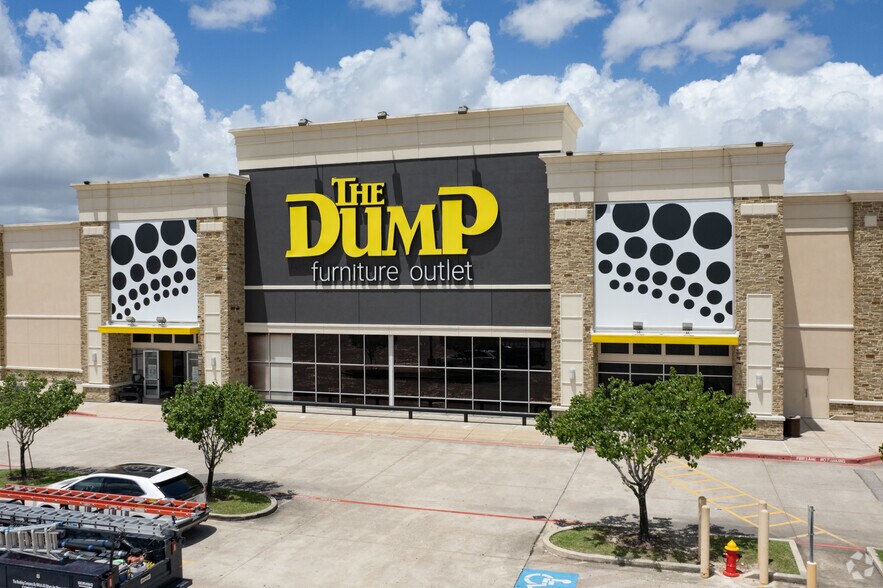 More Photos Of 10241 N I-45, Houston Unknown For Lease