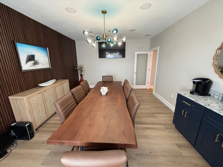 More Photos Of 3699 Airfield Dr W, Lakeland Office For Sale