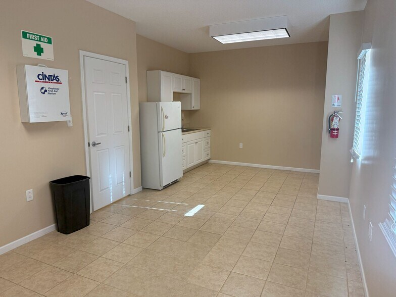 More Photos Of 1221 E 25th St, Lawrence Warehouse For Lease