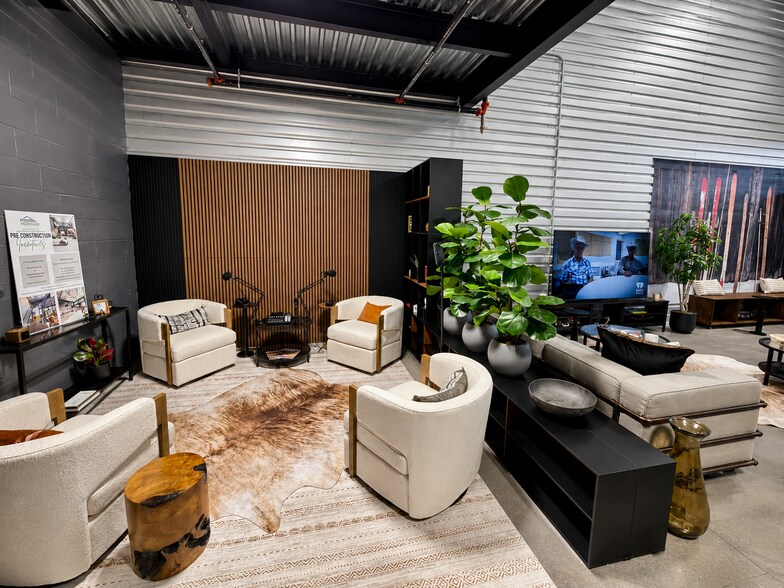 More Photos Of 105 Copper Ranch Rd, Belgrade Showroom For Lease