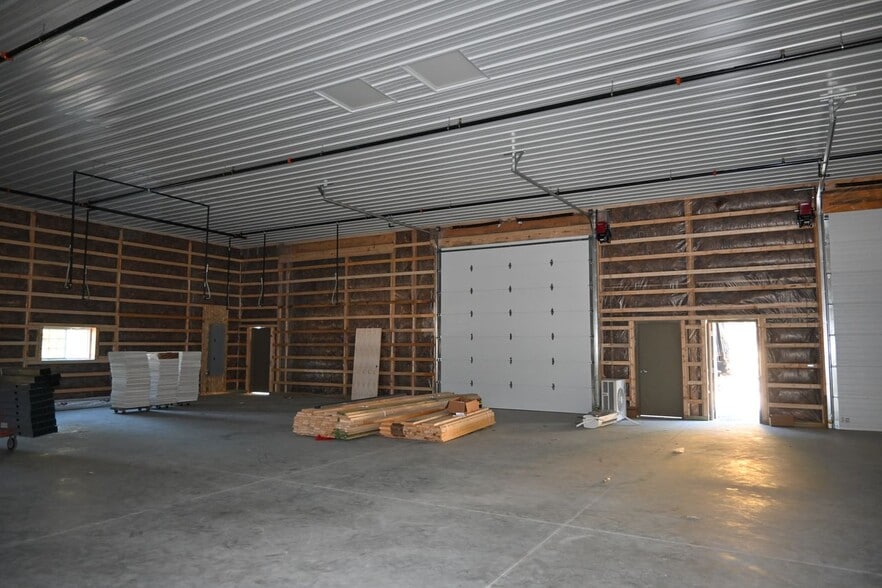 More Photos Of 47 Thames Rd, Hooksett Service For Sale