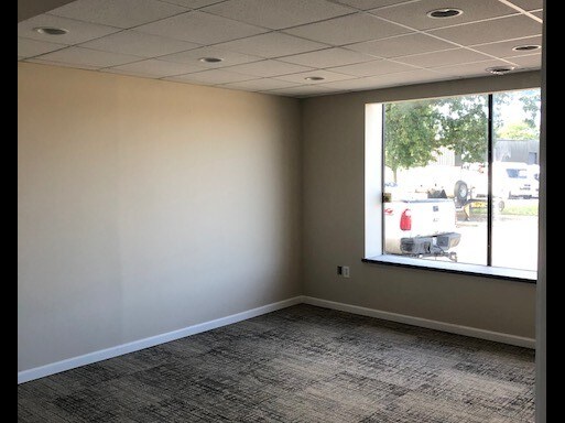 More Photos Of 35468 Groesbeck Hwy, Clinton Township Warehouse For Lease