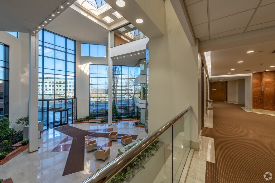 More Photos Of 101 Edgewater Dr, Wakefield Unknown For Lease