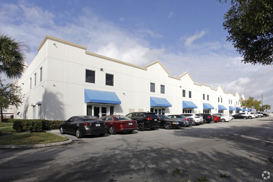 More Photos Of 1805 S Powerline Rd, Deerfield Beach Warehouse For Lease