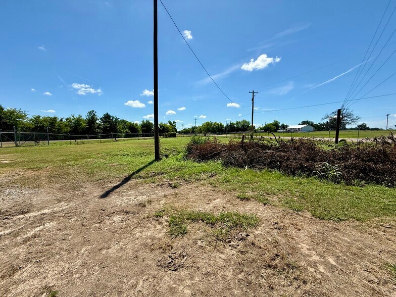 More Photos Of 836 Farm 71 rd, Talco Industrial For Sale