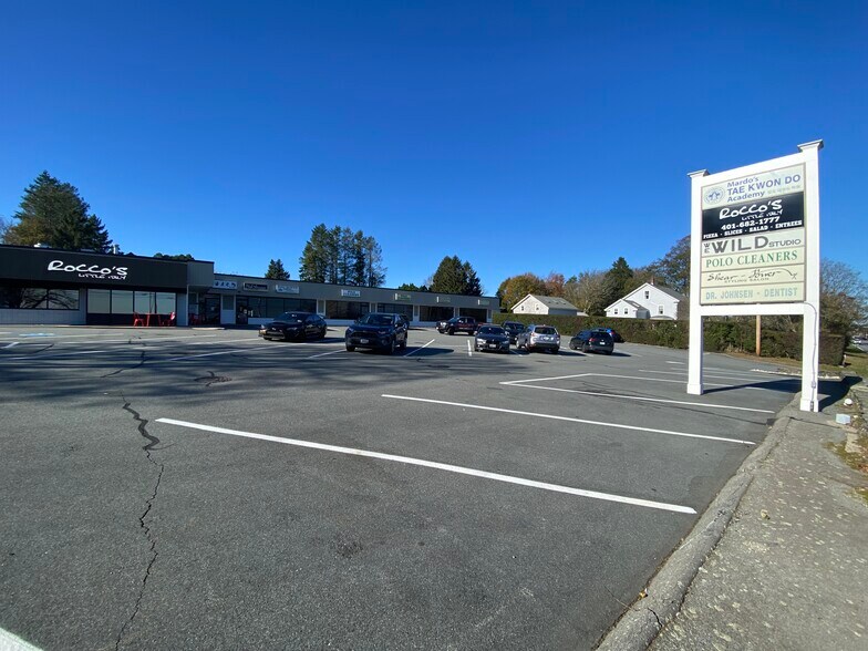 More Photos Of 880 E Main Rd, Portsmouth General Retail For Lease