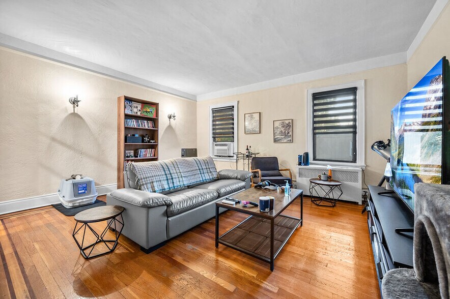 More Photos Of 4324 208th St, Bayside Apartments For Sale