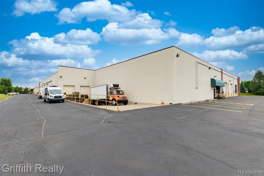 More Photos Of 5840-5936 Sterling Dr, Howell Flex For Lease