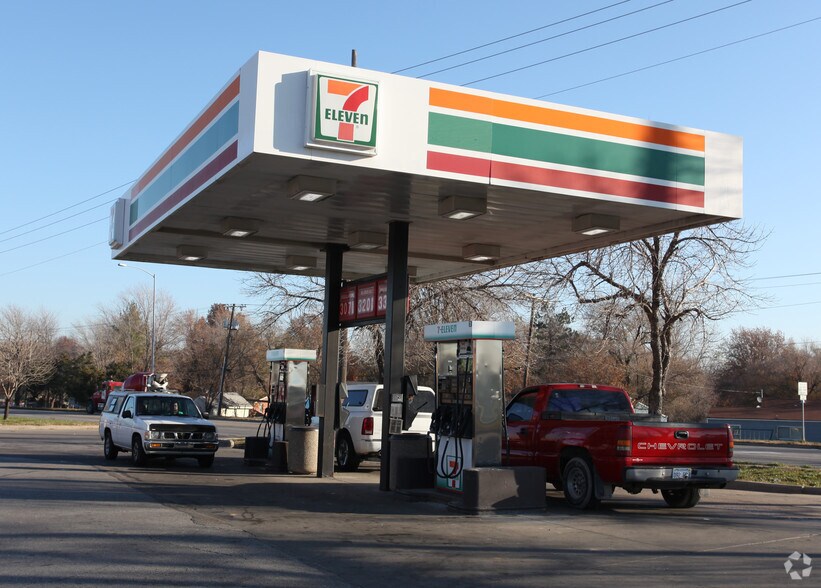 More Photos Of 951 S Parker St, Olathe Convenience Store For Sale