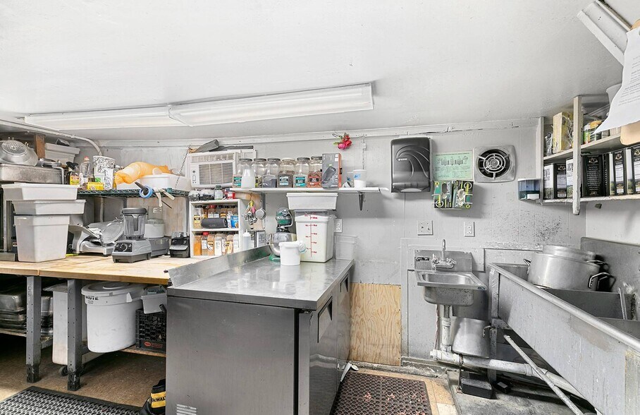 More Photos Of 6 Bay St, Sag Harbor Restaurant For Sale