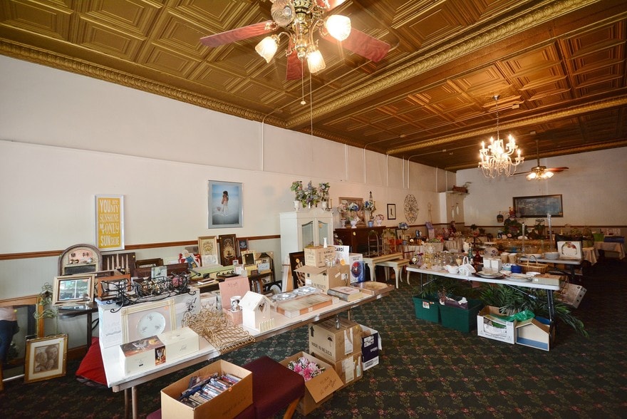 More Photos Of 848-850 Allegheny River Blvd, Oakmont Storefront Retail Residential For Lease