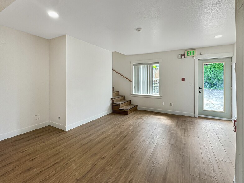 More Photos Of 902 E Maple St, Arlington Medical For Lease