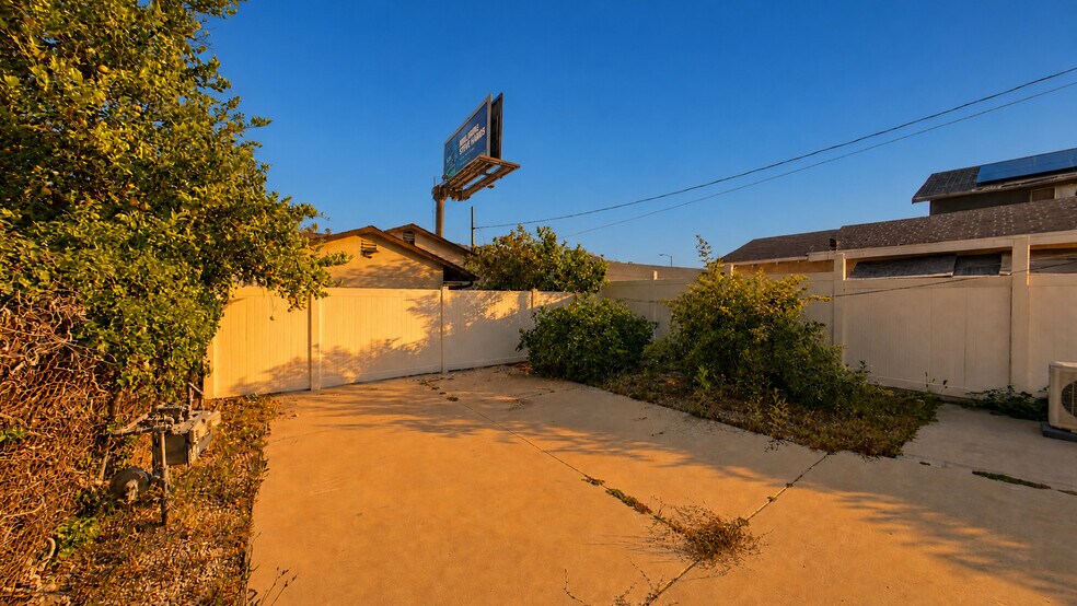More Photos Of , Tujunga Office For Sale