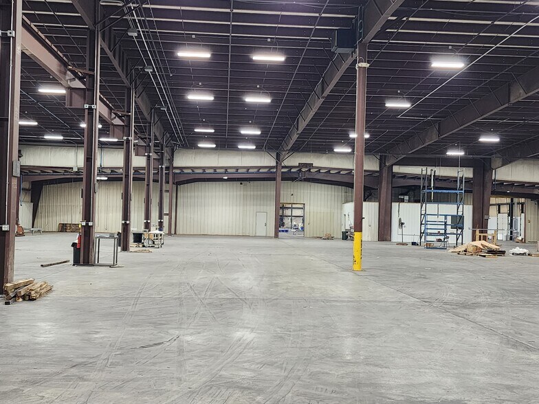 More Photos Of 1011 Industrial Ct, Moscow Mills Warehouse For Lease