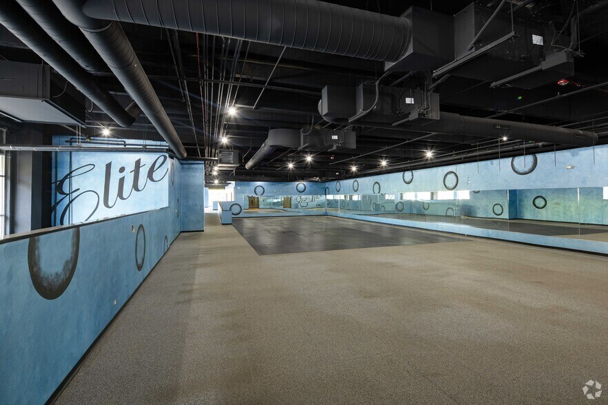 More Photos Of 1518 Market St, Des Plaines Unknown For Lease