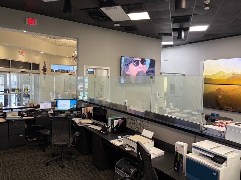 More Photos Of 302 S Lewis Ave, Tulsa Medical For Lease