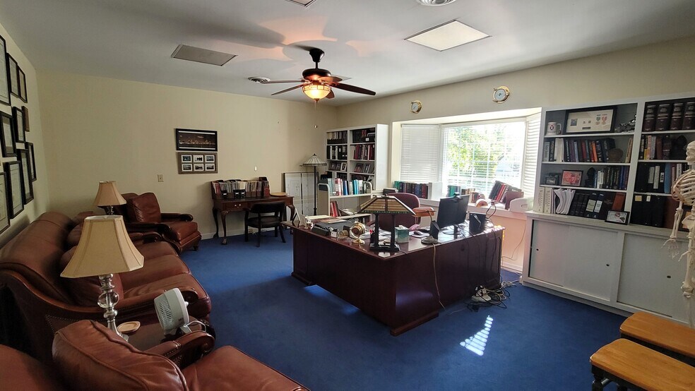 More Photos Of 101 Chapman St, Greenville Office For Sale