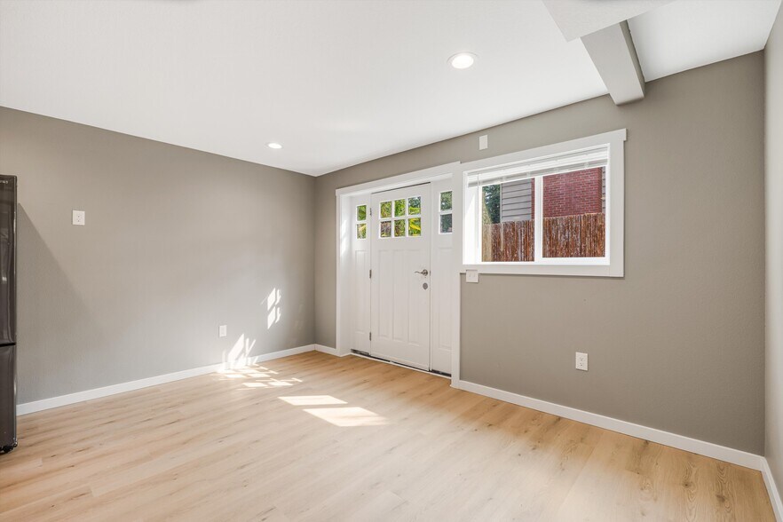 More Photos Of 2706 SE Spruce St, Hillsboro Healthcare For Sale