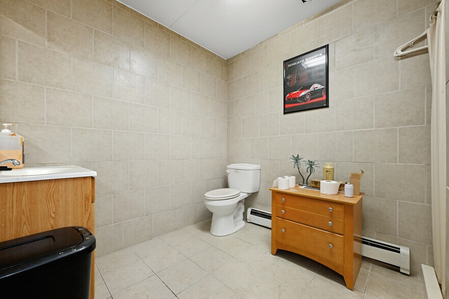 More Photos Of 11 Lucon Dr, Deer Park Showroom For Lease