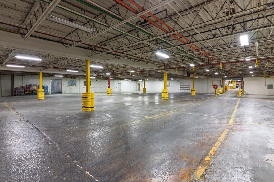 More Photos Of 47 Park Ave, Elverson Distribution For Lease