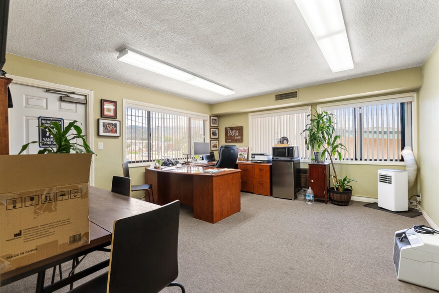 More Photos Of 25222 Wiley Canyon Rd, Santa Clarita Specialty For Sale