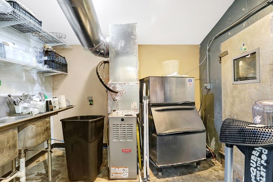 More Photos Of 2023 E Southeastern Ave, Indianapolis Restaurant For Sale