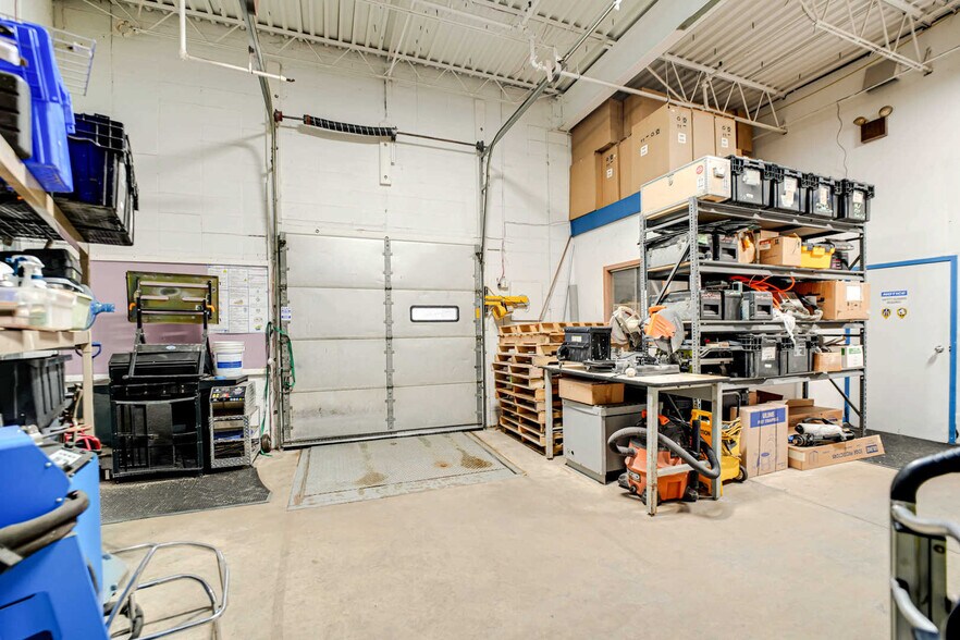 More Photos Of 1175 Jansen Farm Ct, Elgin Warehouse For Sale