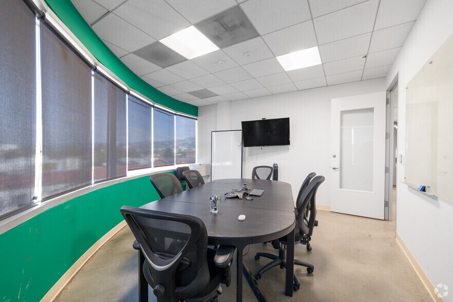 More Photos Of 8065-8075 W 3rd St, Los Angeles Loft Creative Space For Lease