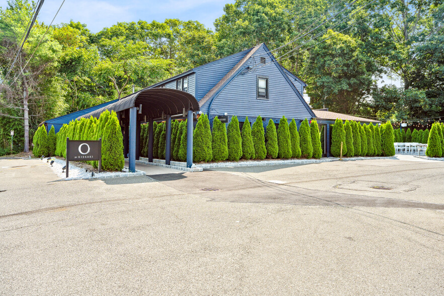 Primary Photo Of 47 Montauk Hwy, East Hampton Restaurant For Lease