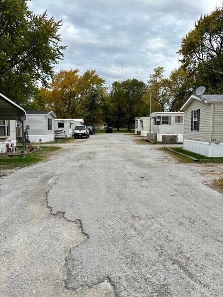 More Photos Of 521 S Emmett St, Virden Manufactured Housing Mobile Home Park For Sale