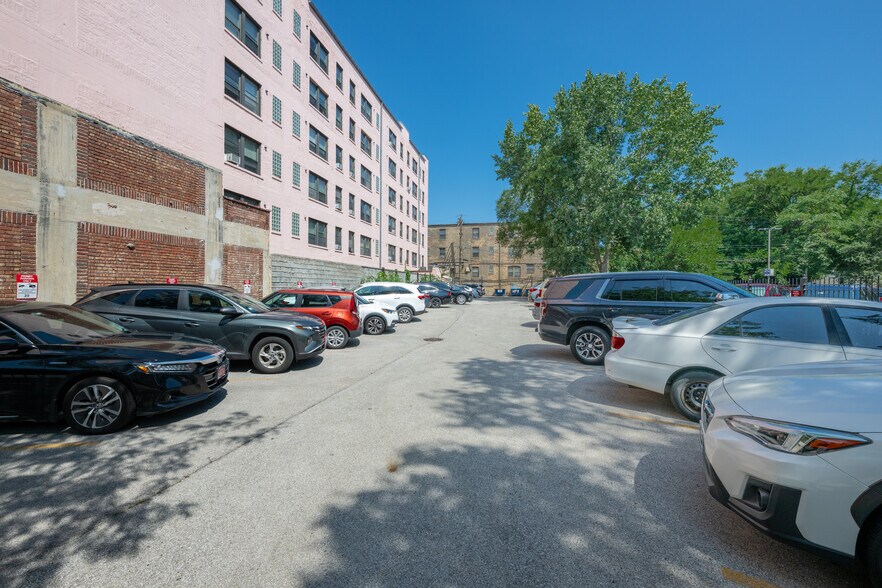 More Photos Of 1522 W Morse Ave, Chicago Land For Sale