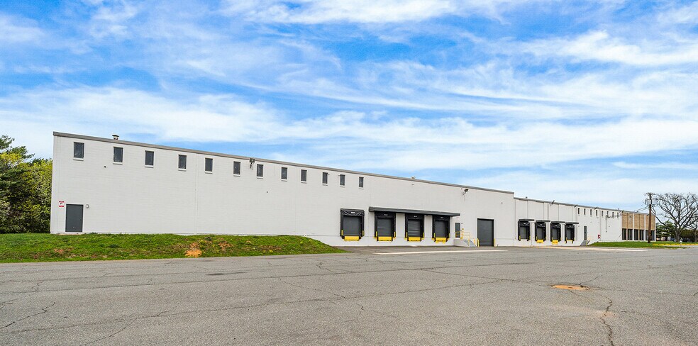 More Photos Of 9 Taylor Rd, Edison Warehouse For Lease