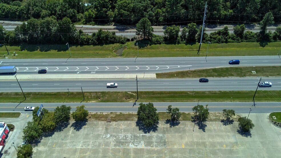 More Photos Of 3943 Highway 90, Pascagoula General Retail For Sale