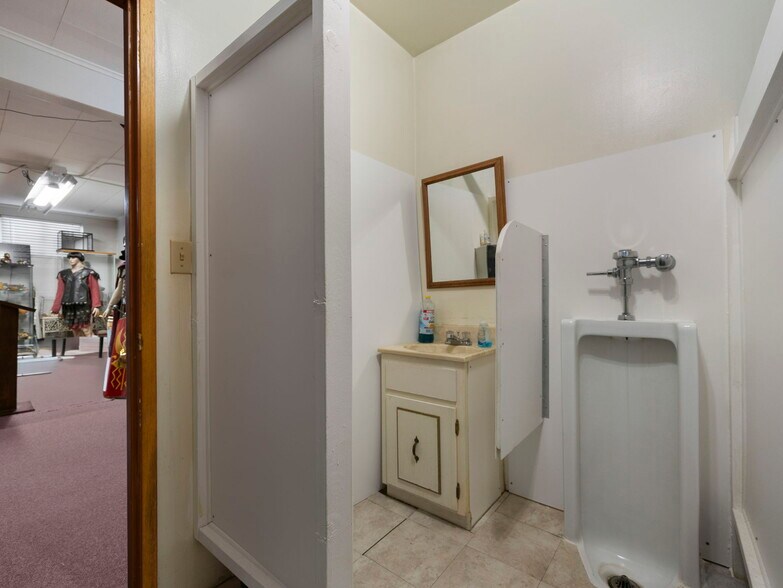 More Photos Of 39590 Pioneer blvd, Sandy Religious Facility For Sale