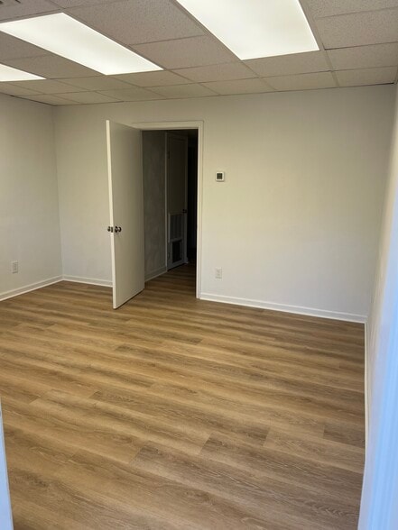 More Photos Of 5541 Parliament Dr, Virginia Beach Loft Creative Space For Sale