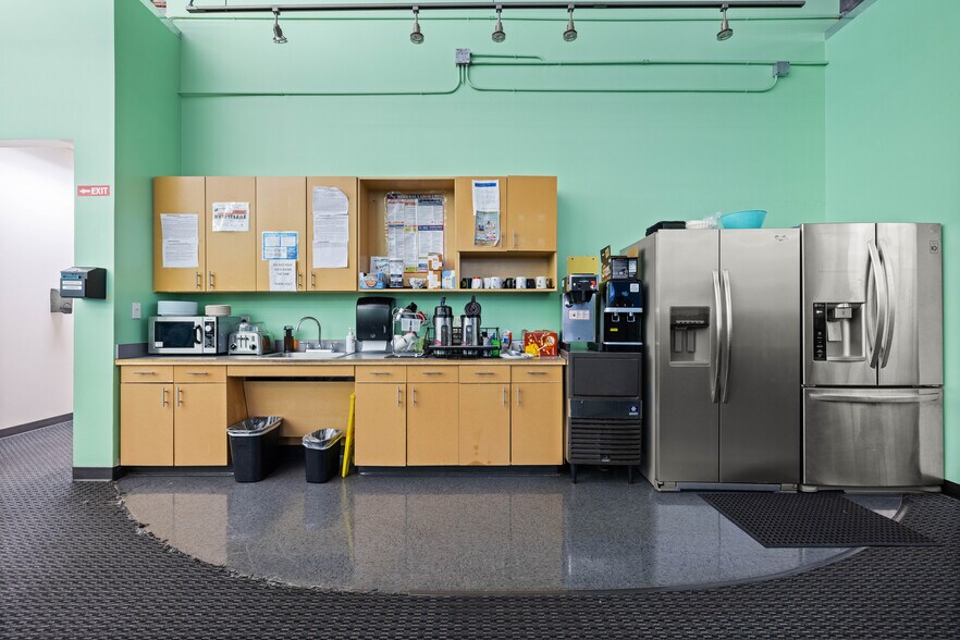 More Photos Of 9300 United Dr, Austin Unknown For Lease