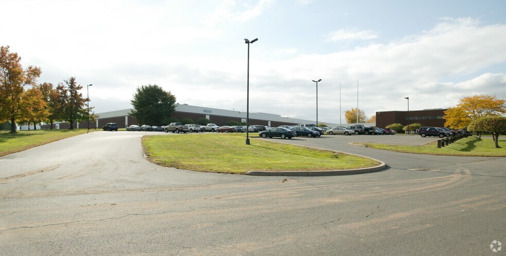 More Photos Of 123 Day Hill Rd, Windsor Manufacturing For Lease